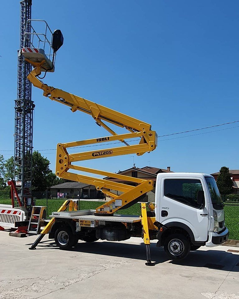 Piattaforma autocarrata Isoli PNT 20