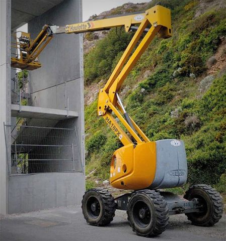 Piattaforma semovente articolata diesel 18 m